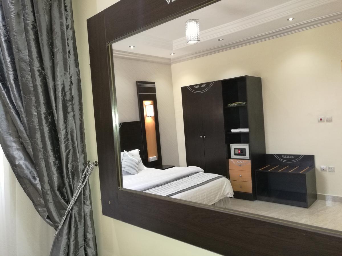 Al Ezzah Palace Hotel Suites Jeddah Exterior photo