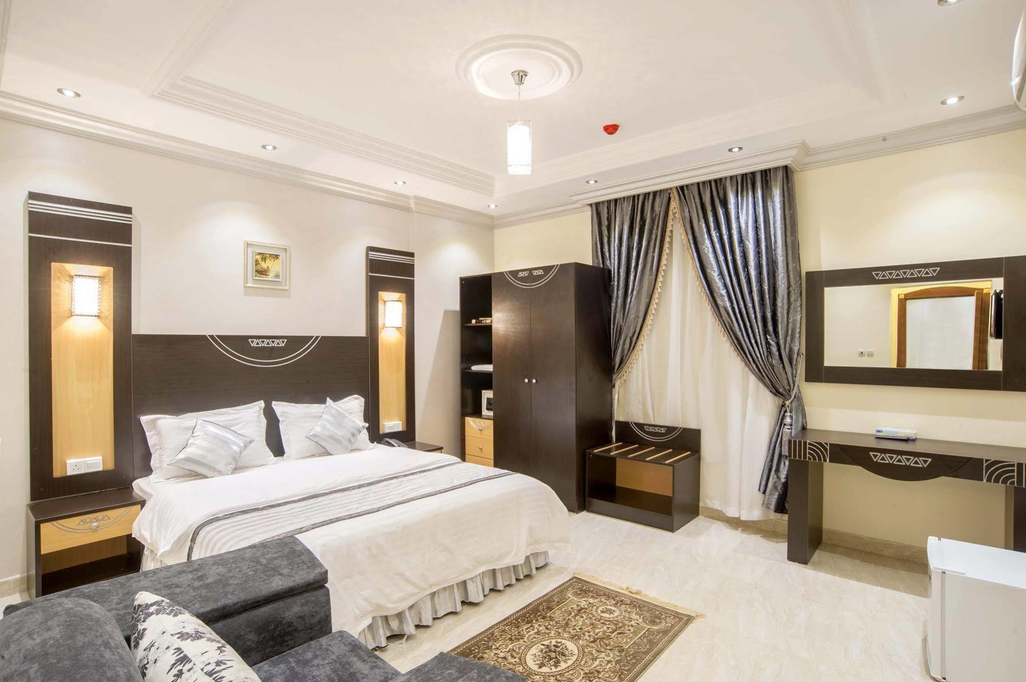 Al Ezzah Palace Hotel Suites Jeddah Exterior photo