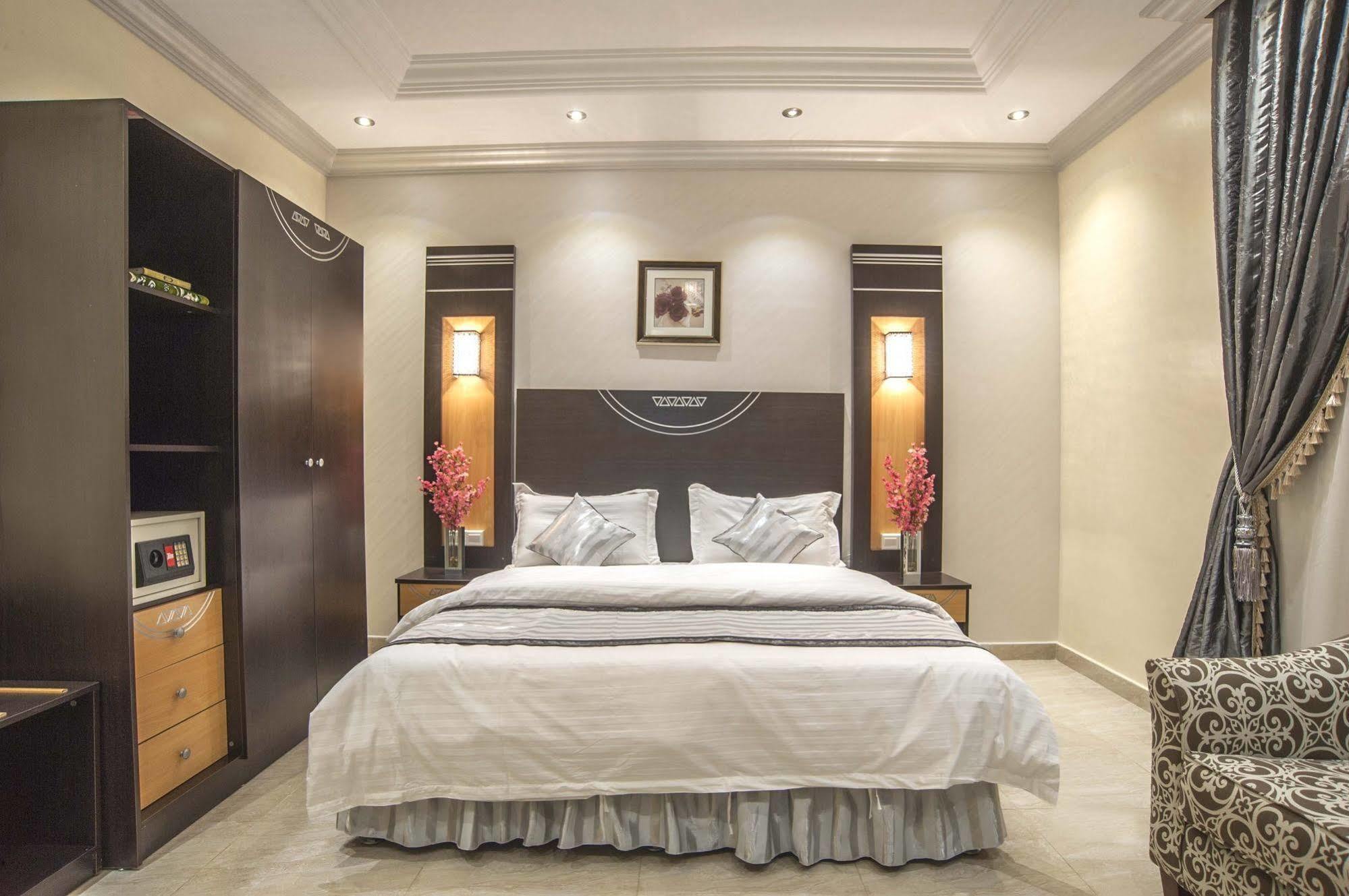 Al Ezzah Palace Hotel Suites Jeddah Exterior photo
